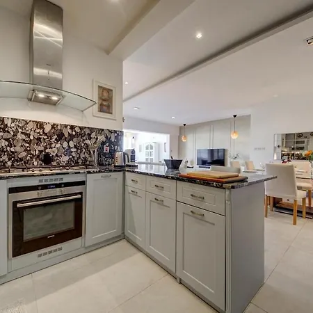 Spacious Serenity - Malta Near St Julians Apartment *